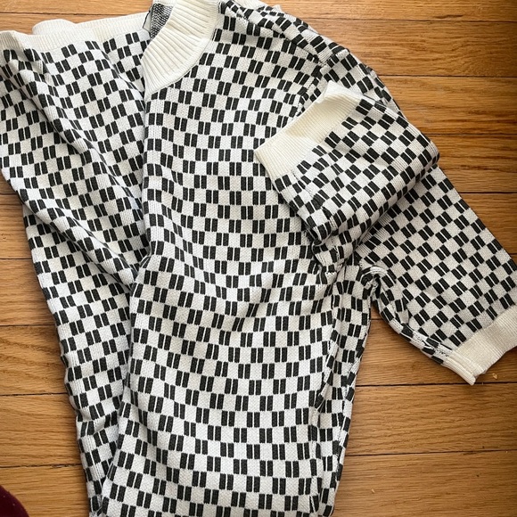 Green and White Checkered Knit Bodycon Dress - Picture 4 of 5